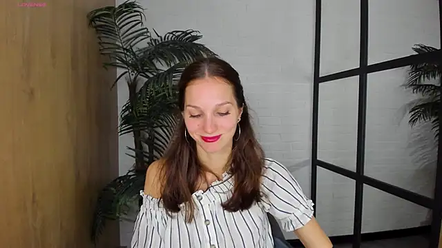 Snapshot of MirandaGlow chatting on 10, 9, 2025 MirandaGlow online show from 10, 9, 2025