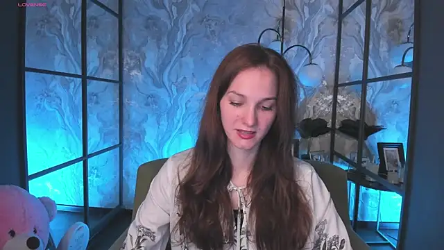 Snapshot of MirandaGlow chatting on 5, 4, 2026 MirandaGlow online show from 5, 4, 2026