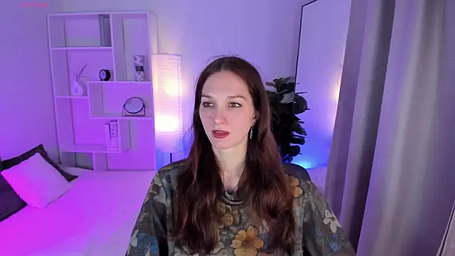 Snapshot of MirandaGlow chatting on 9, 4, 2026 MirandaGlow online show from 9, 4, 2026