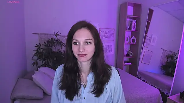 Snapshot of MirandaGlow chatting on 18, 4, 2026 MirandaGlow online show from 18, 4, 2026