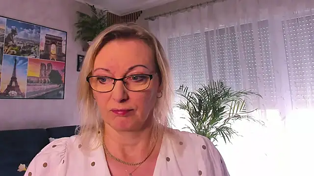 vanessa chat online show from 8, 4, 2026