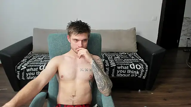 maks wolfis online show from 7, 1, 2025