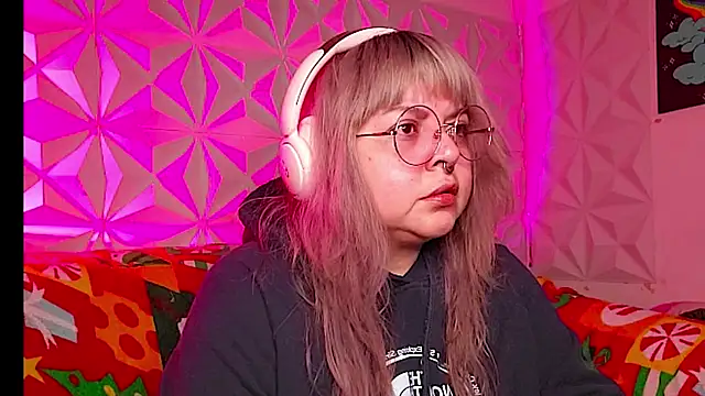 Satyn doll online show from 21, 12, 2025