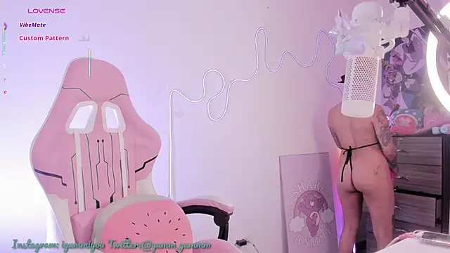 cute catlyn online show from 18, 9, 2025