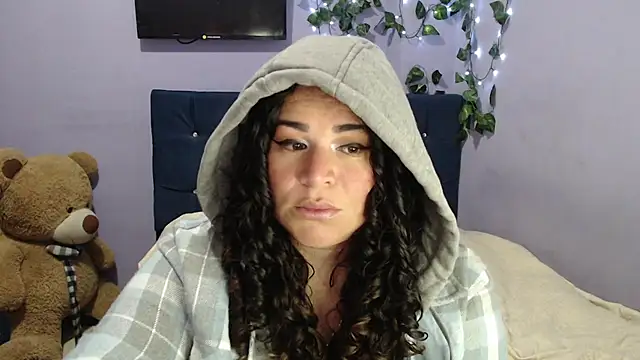 Snapshot of ANGELIQUE_KLANE chatting on 12, 12, 2024 ANGELIQUE KLANE online show from 12, 12, 2024