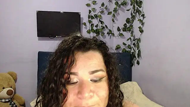 Snapshot of ANGELIQUE_KLANE chatting on 10, 1, 2025 ANGELIQUE KLANE online show from 10, 1, 2025