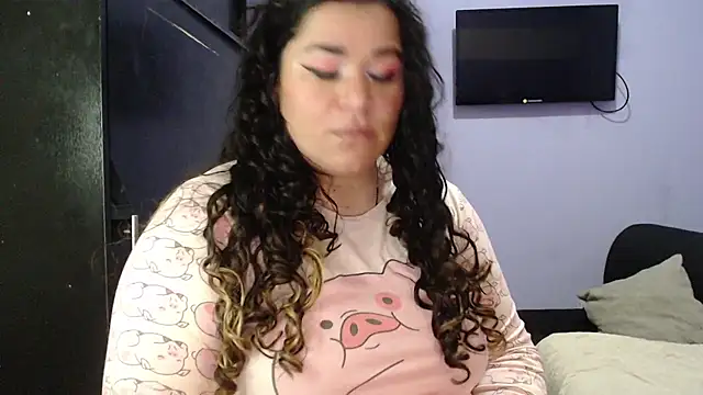 Snapshot of ANGELIQUE_KLANE chatting on 2, 2, 2025 ANGELIQUE KLANE online show from 2, 2, 2025