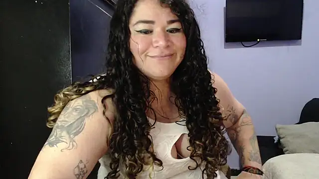 Snapshot of ANGELIQUE_KLANE chatting on 15, 2, 2025 ANGELIQUE KLANE online show from 15, 2, 2025