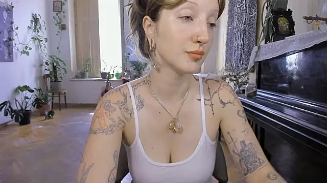 Snapshot of Miranda2_0 chatting on 28, 7, 2026 Miranda2 0 online show from 28, 7, 2026