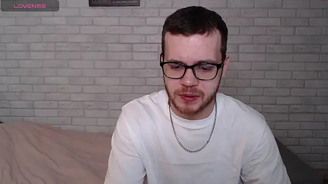 Snapshot of Alexxx_horny chatting on 26, 4, 2026 Alexxx horny online show from 26, 4, 2026