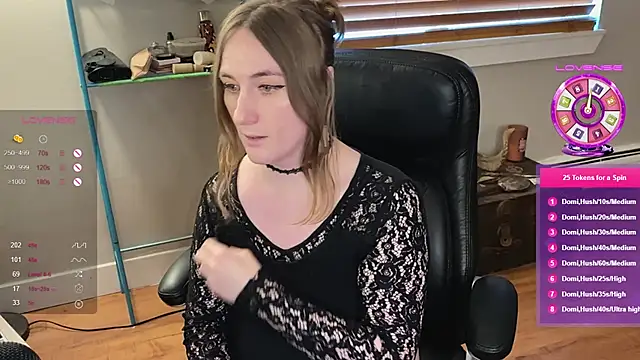 luluvaladon online show from 26, 2, 2025