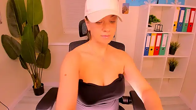 Snapshot of AnaMills chatting on 23, 12, 2025 AnaMills online show from 23, 12, 2025