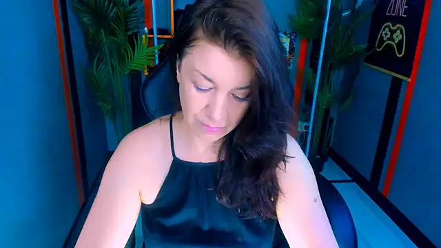 Snapshot of AnaMills chatting on 6, 5, 2026 AnaMills online show from 6, 5, 2026