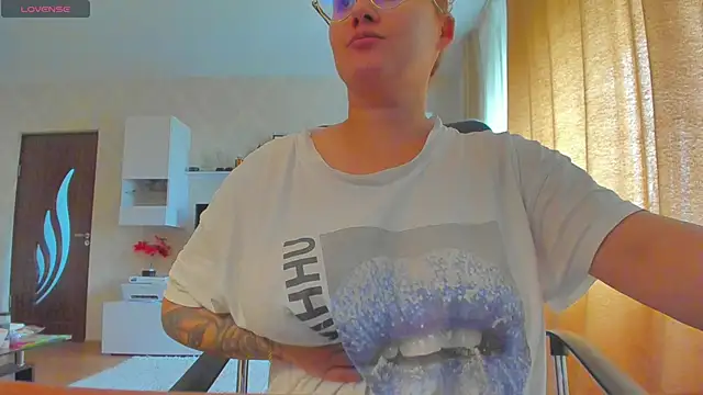 hot evil queen online show from 14, 10, 2025