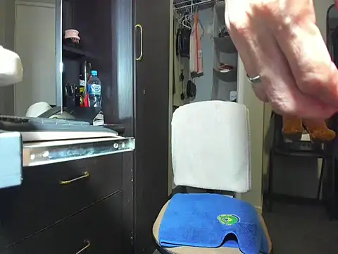 Angelchezcka online show from 7, 4, 2026