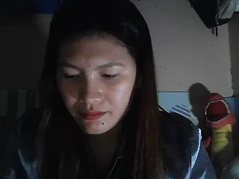 Snapshot of leamorena chatting on 15, 12, 2025 leamorena online show from 15, 12, 2025