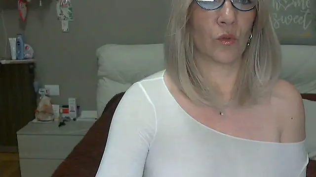 Snapshot of -K-- chatting on 2, 4, 2026 -K-- online show from 2, 4, 2026