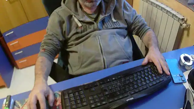 Snapshot of Tango128 chatting on 24, 10, 2025 Tango128 online show from 24, 10, 2025