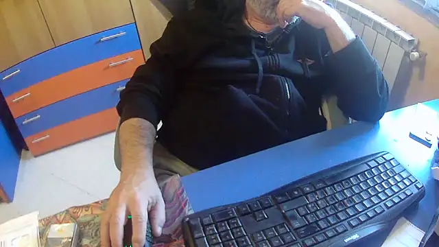 Snapshot of Tango128 chatting on 19, 4, 2026 Tango128 online show from 19, 4, 2026