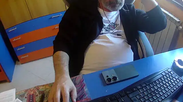 Snapshot of Tango128 chatting on 21, 4, 2026 Tango128 online show from 21, 4, 2026