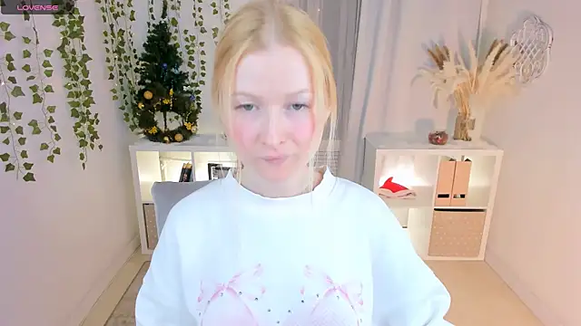 Snapshot of Laly_Peach chatting on 9, 1, 2025 Laly Peach online show from 9, 1, 2025