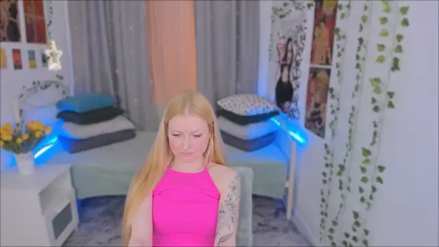Snapshot of Laly_Peach chatting on 12, 1, 2025 Laly Peach online show from 12, 1, 2025