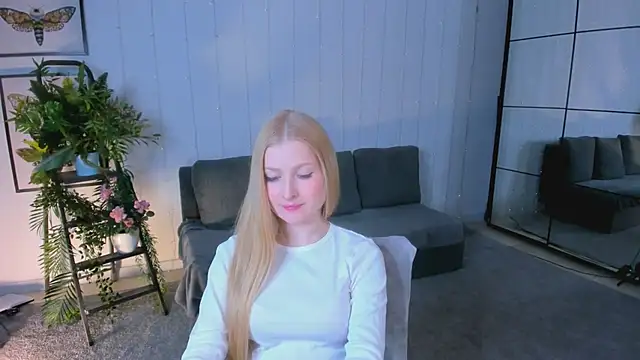 Snapshot of Laly_Peach chatting on 24, 2, 2025 Laly Peach online show from 24, 2, 2025