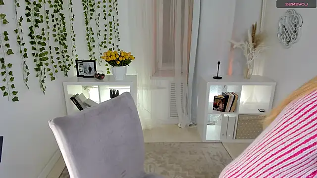 Snapshot of Laly_Peach chatting on 14, 1, 2026 Laly Peach online show from 14, 1, 2026