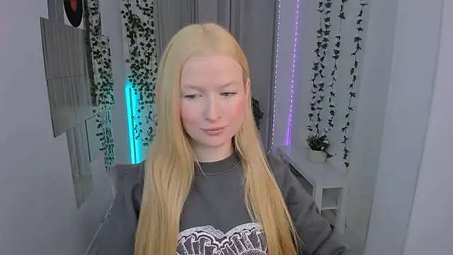 Snapshot of Laly_Peach chatting on 6, 2, 2026 Laly Peach online show from 6, 2, 2026