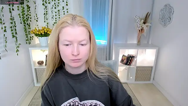 Snapshot of Laly_Peach chatting on 21, 3, 2026 Laly Peach online show from 21, 3, 2026