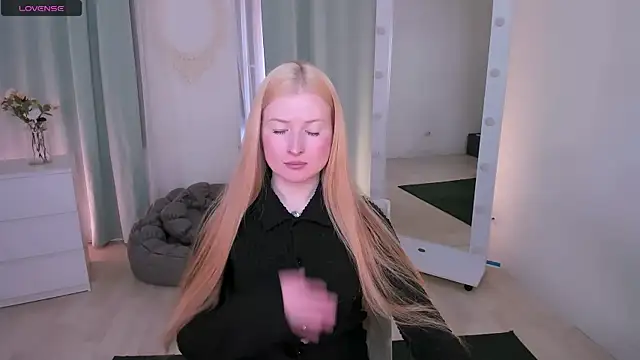 Snapshot of Laly_Peach chatting on 29, 3, 2026 Laly Peach online show from 29, 3, 2026