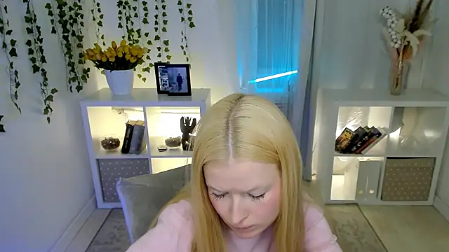 Snapshot of Laly_Peach chatting on 3, 4, 2026 Laly Peach online show from 3, 4, 2026