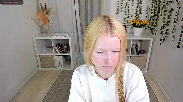 Snapshot of Laly_Peach chatting on 23, 4, 2026 Laly Peach online show from 23, 4, 2026