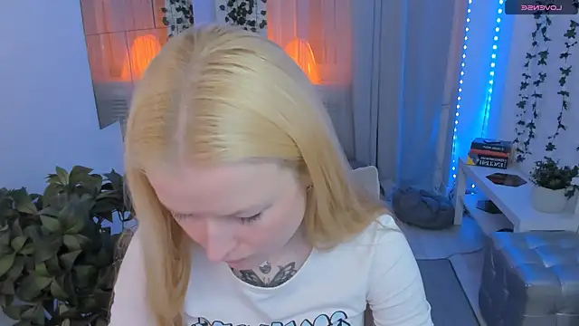 Snapshot of Laly_Peach chatting on 3, 6, 2026 Laly Peach online show from 3, 6, 2026