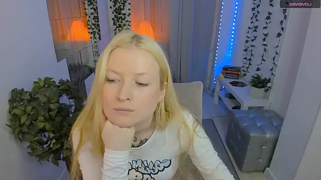 Snapshot of Laly_Peach chatting on 3, 6, 2026 Laly Peach online show from 3, 6, 2026