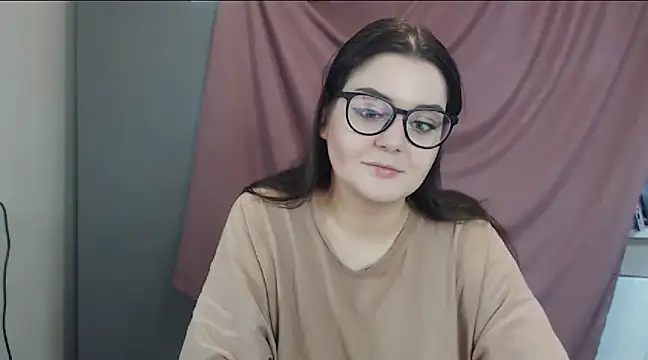 Snapshot of ohhhMie chatting on 2, 2, 2025 ohhhMie online show from 2, 2, 2025