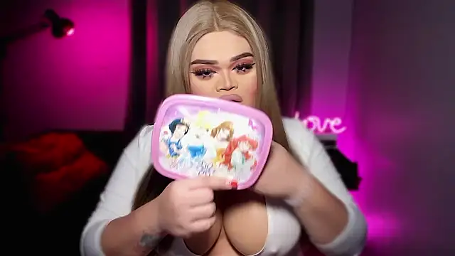 Snapshot of KarolinaThompson chatting on 7, 2, 2026 KarolinaThompson online show from 7, 2, 2026