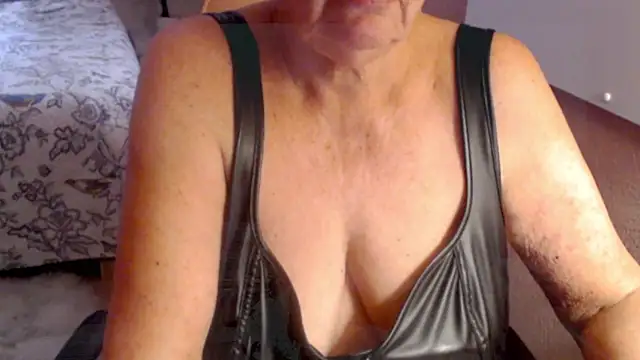 GrannyChrissy68 online show from 30, 1, 2025