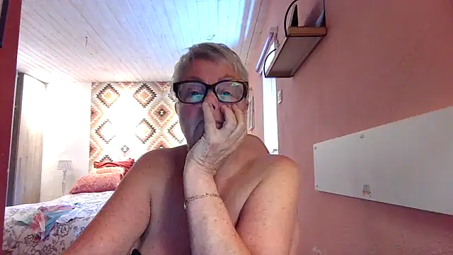 GrannyChrissy68 online show from 11, 9, 2025