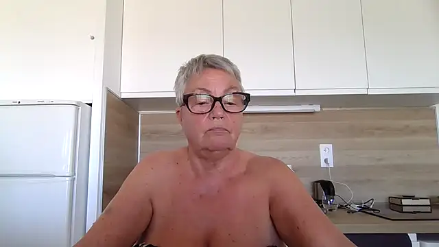 GrannyChrissy68 online show from 22, 9, 2025
