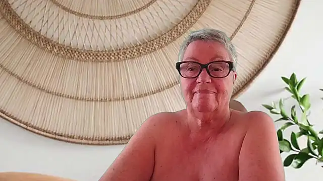 GrannyChrissy68 online show from 24, 5, 2026