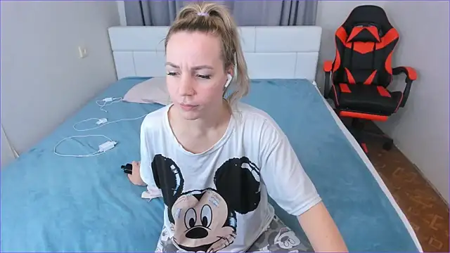 DreamGirl225 online show from 15, 11, 2025