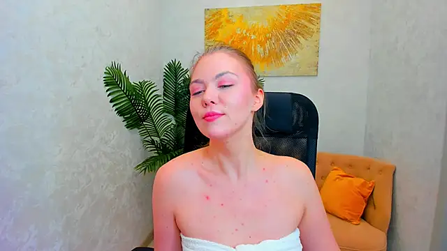 Strawberrye online show from 3, 2, 2025