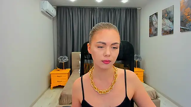 Strawberrye online show from 22, 2, 2025