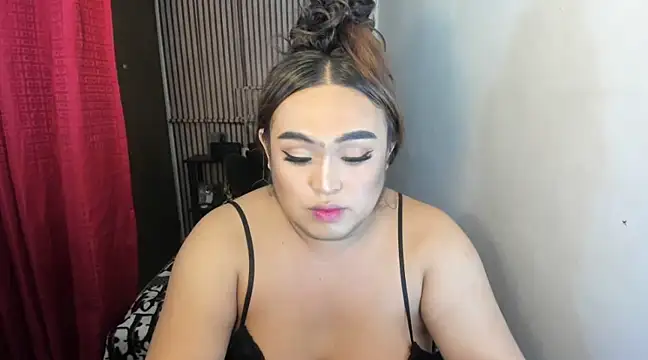 Snapshot of YourGirlfriendMegann chatting on 5, 3, 2025 YourGirlfriendMegann online show from 5, 3, 2025