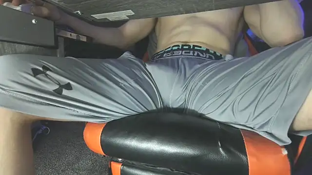 Snapshot of Dick_and_muscles chatting on 5, 3, 2025 Dick and muscles online show from 5, 3, 2025