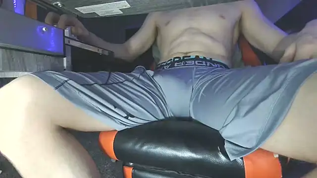 Snapshot of Dick_and_muscles chatting on 6, 3, 2025 Dick and muscles online show from 6, 3, 2025