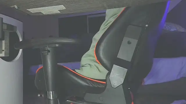 Snapshot of Dick_and_muscles chatting on 13, 3, 2025 Dick and muscles online show from 13, 3, 2025