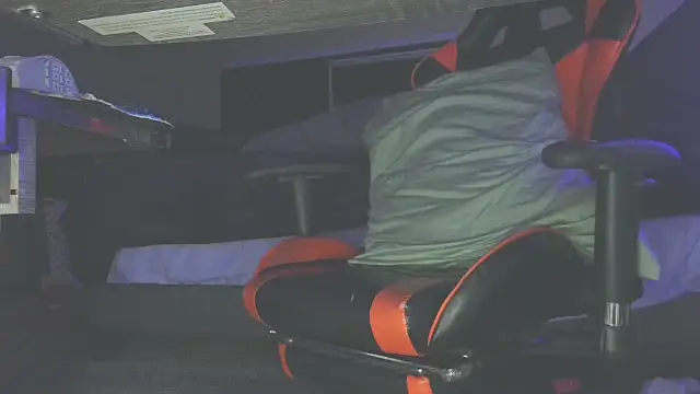 Snapshot of Dick_and_muscles chatting on 13, 3, 2025 Dick and muscles online show from 13, 3, 2025