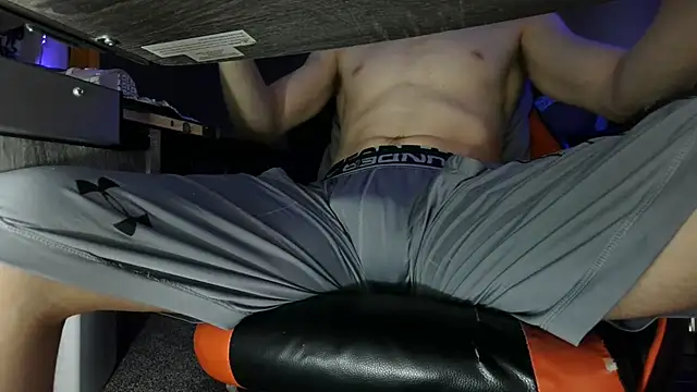 Snapshot of Dick_and_muscles chatting on 22, 3, 2025 Dick and muscles online show from 22, 3, 2025